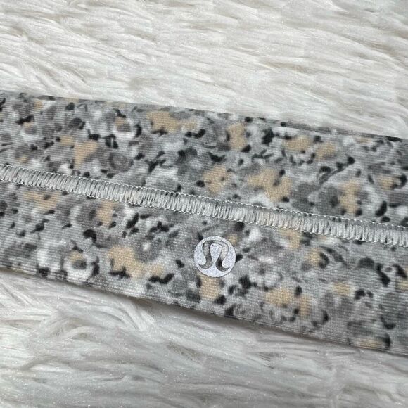 Lululemon Luxtreme Training Headband Sweatband Grey Silicone Non Slip Grip - Picture 2 of 5